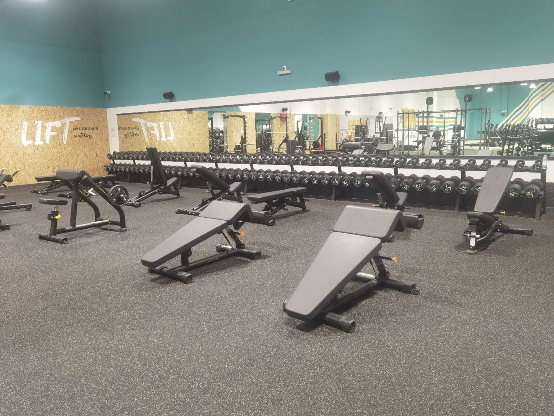 SAUDI ARABIA HIGH-END COMMERCIAL GYM (3)_jRnelCJe.jpg
